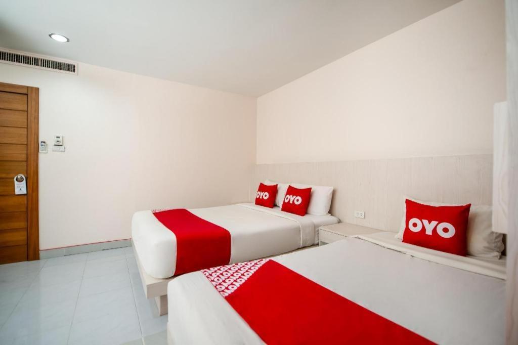 Oyo 343 Wanna Marine Hotel Patong Bagian luar foto