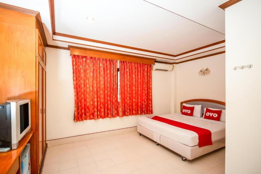 Oyo 343 Wanna Marine Hotel Patong Bagian luar foto