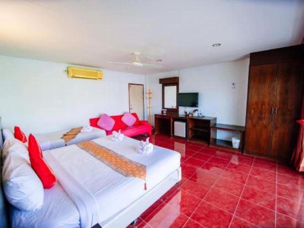 Oyo 343 Wanna Marine Hotel Patong Bagian luar foto