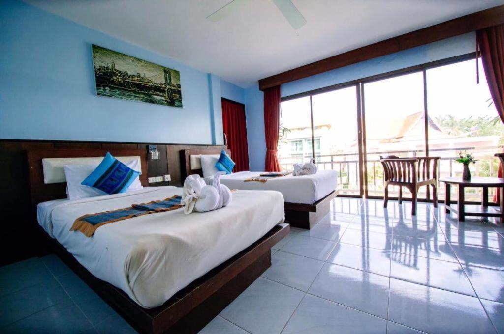 Oyo 343 Wanna Marine Hotel Patong Bagian luar foto