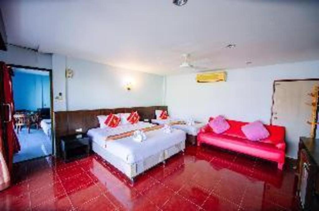 Oyo 343 Wanna Marine Hotel Patong Bagian luar foto
