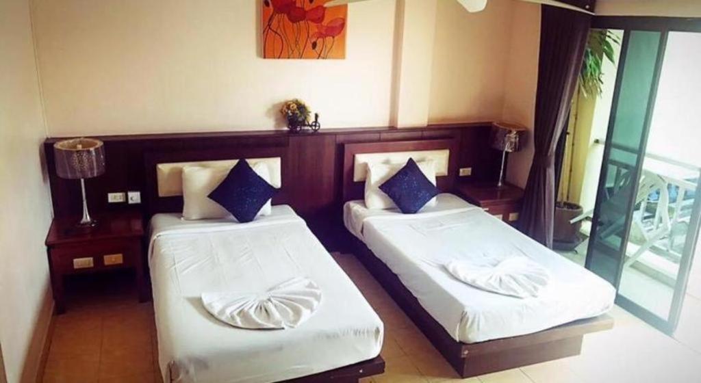 Oyo 343 Wanna Marine Hotel Patong Bagian luar foto