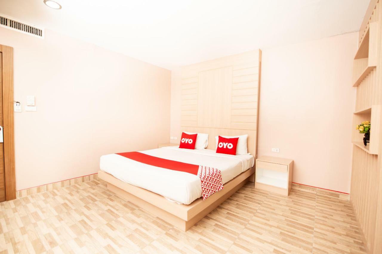 Oyo 343 Wanna Marine Hotel Patong Bagian luar foto